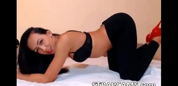 Perfect brunette teen in sexy yoga pants
